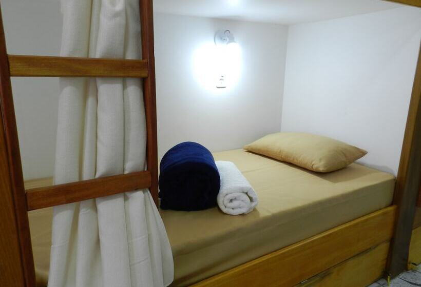 تختخواب در اتاق مشترک, Utopia Hostel