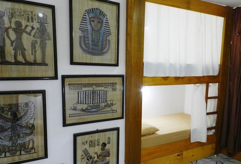 تختخواب در اتاق مشترک, Utopia Hostel