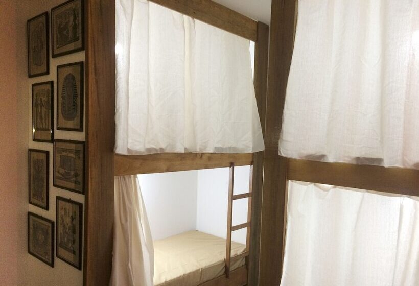 تختخواب در اتاق مشترک, Utopia Hostel