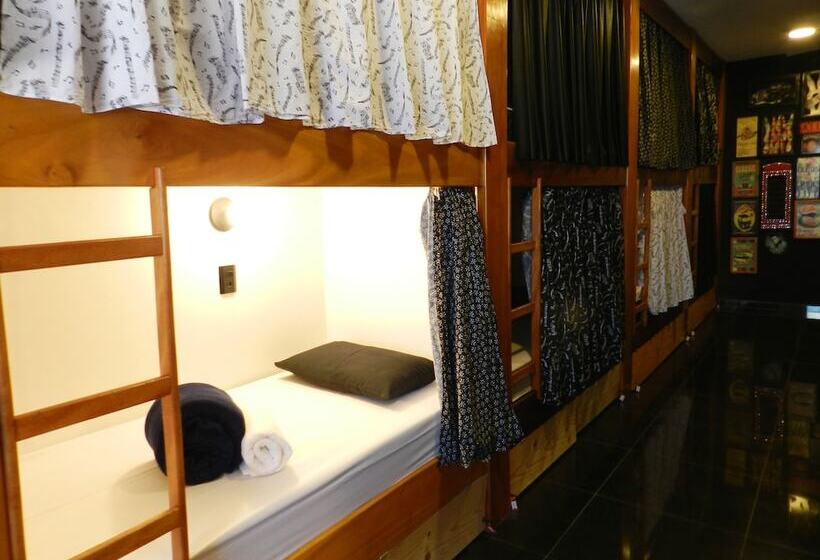 تختخواب در اتاق مشترک, Utopia Hostel