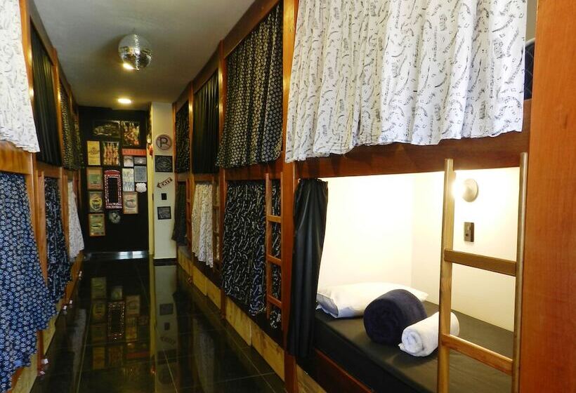 تختخواب در اتاق مشترک, Utopia Hostel