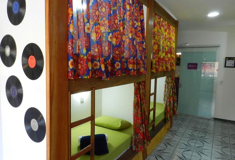 تختخواب در اتاق مشترک, Utopia Hostel