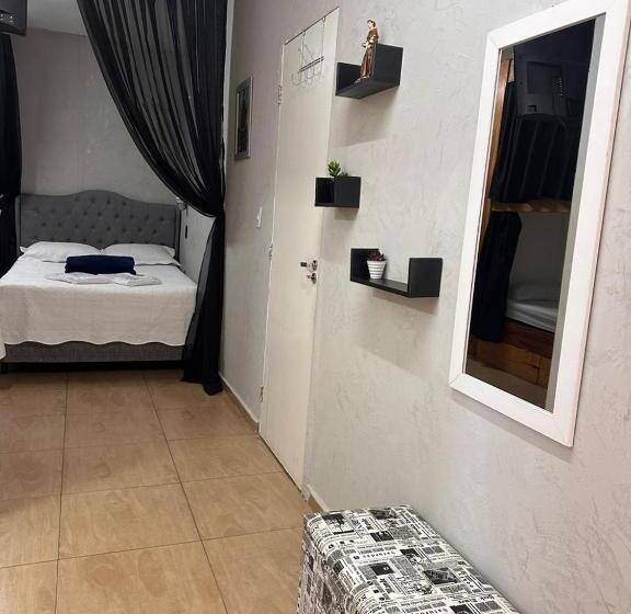 سوییت خانوادگی, Utopia Hostel