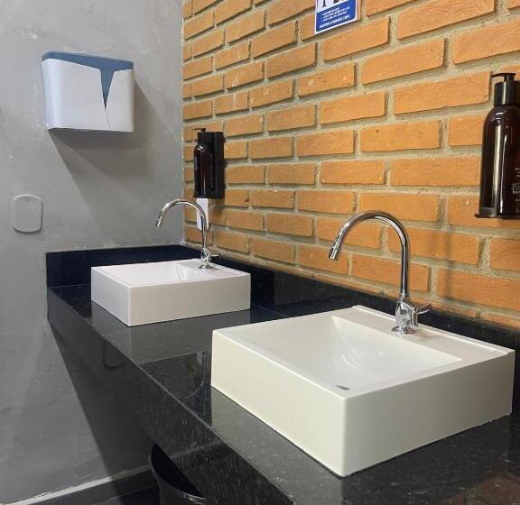 اتاق خانوادگی با سرویس بهداشتی مشترک, Utopia Hostel
