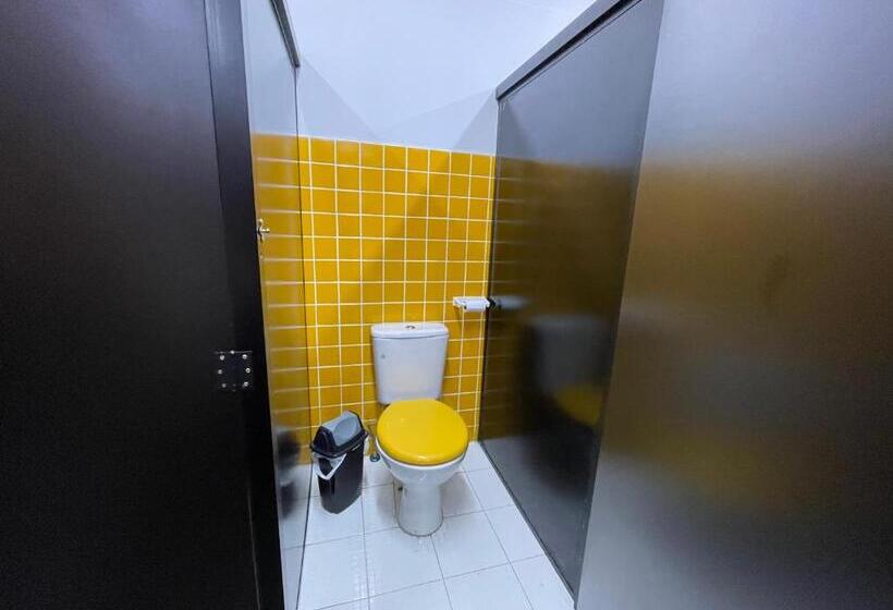تختخواب در اتاق مشترک, Utopia Hostel