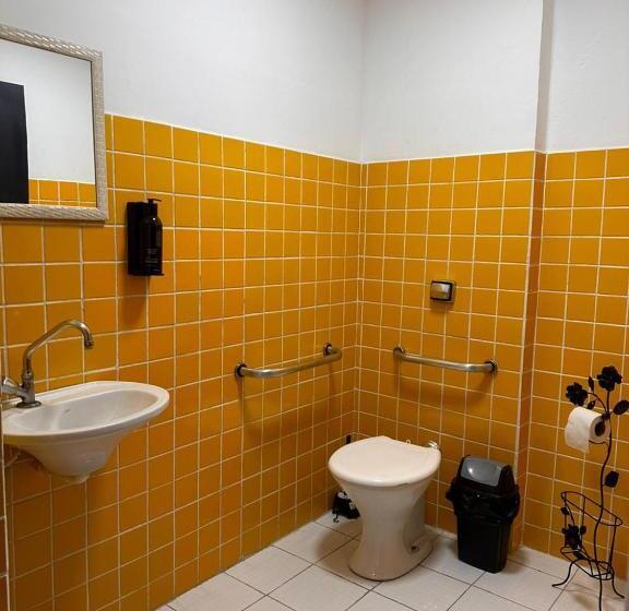 اتاق استاندارد چهار تخته, Utopia Hostel