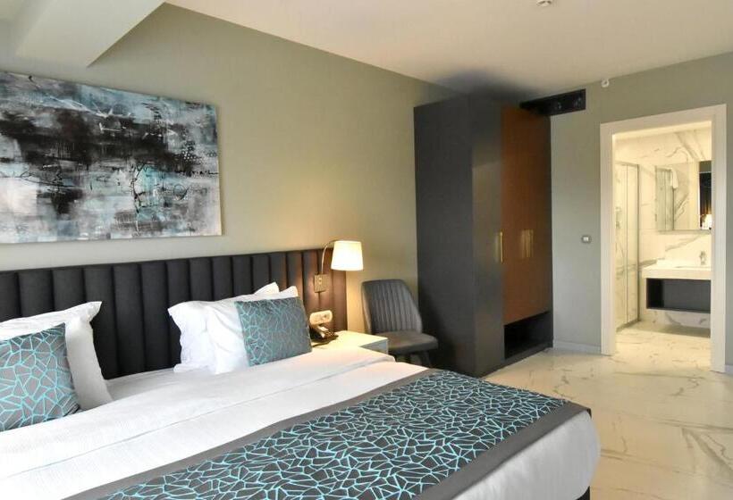 سوییت خانوادگی, Capella Otel