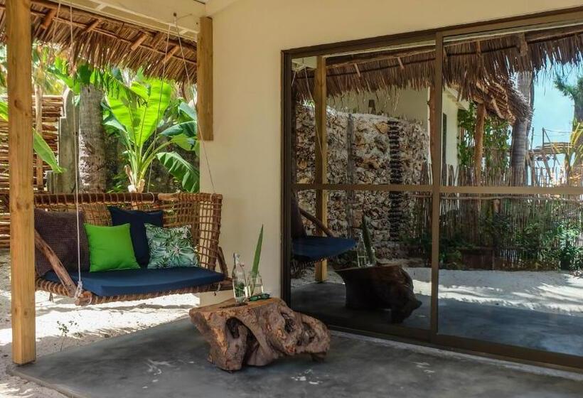 بانگلوی استاندارد با چشم‌انداز دریا, B4 Beach Club