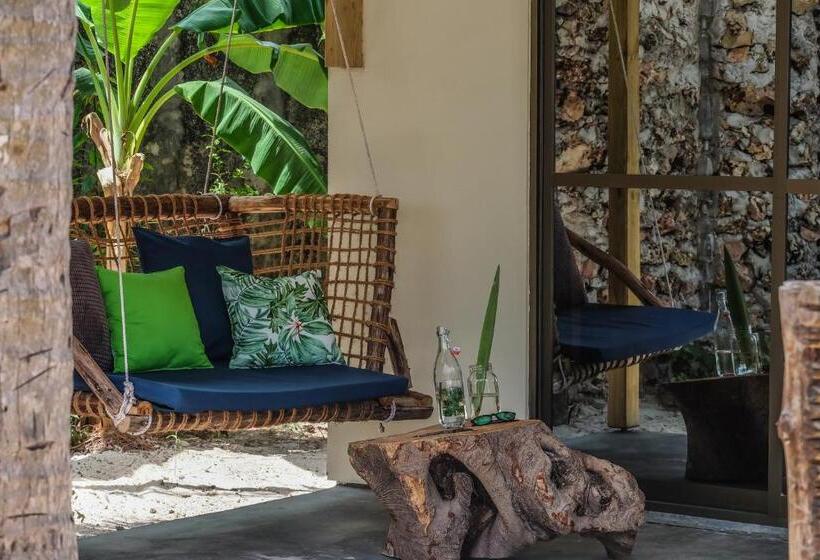 بانگلوی استاندارد با چشم‌انداز دریا, B4 Beach Club