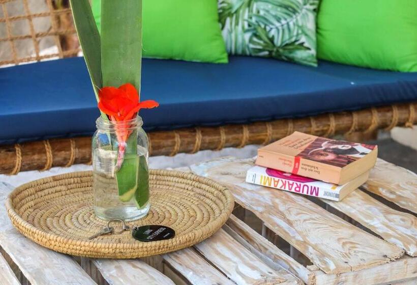 کابین, B4 Beach Club