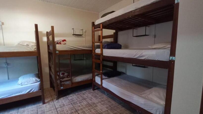 تختخواب در اتاق مشترک, Mahalo Hostel