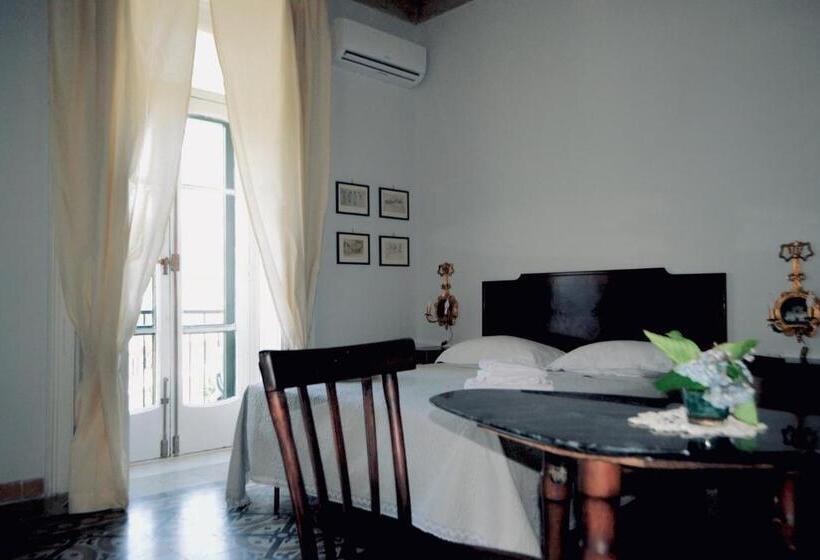 اتاق استاندارد سه نفره, Borgo Civico 10