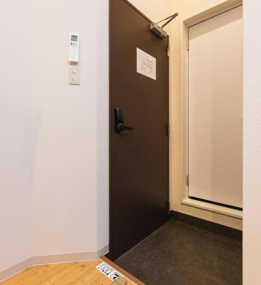 استودیوی استاندارد, Ten Apartment