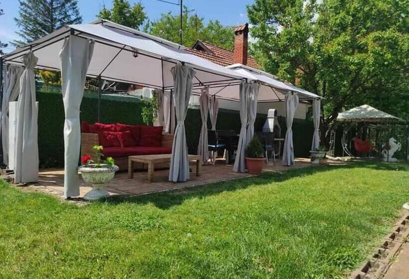 اتاق استاندارد با چشم‌انداز باغ, Vila Mila Riverside Apartments