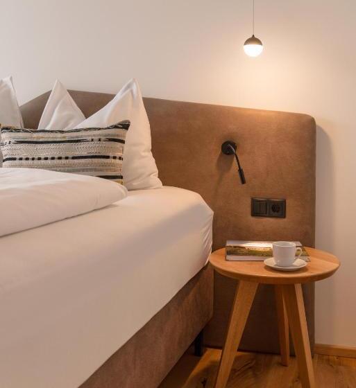 استودیوی سوپریور, Aparthotel Ursprung