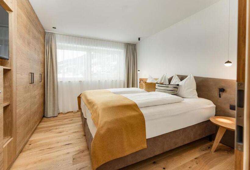 استودیوی سوپریور, Aparthotel Ursprung