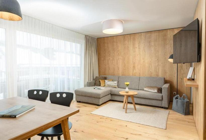 استودیوی سوپریور, Aparthotel Ursprung