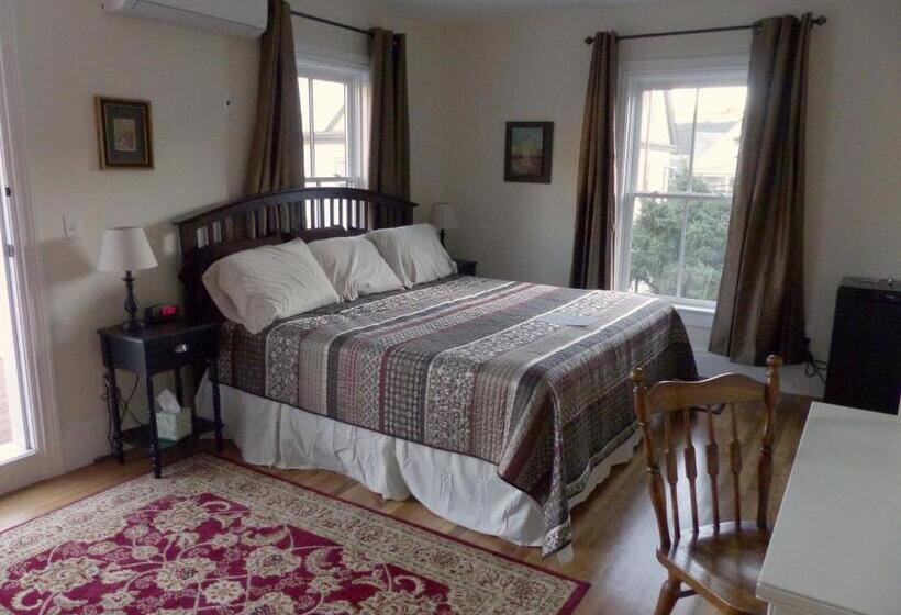 اتاق استاندارد چهارنفره با بالکن, Davis Square Inn