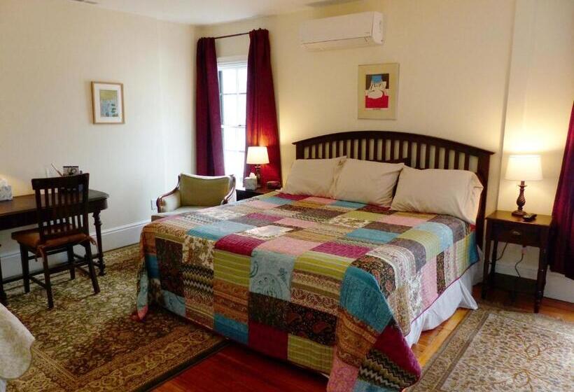 اتاق سوپریور سه تخته, Davis Square Inn
