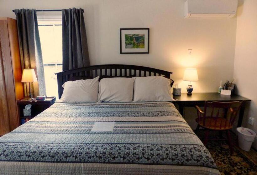اتاق لوکس سه تخته, Davis Square Inn