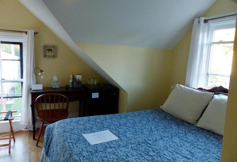 اتاق استاندارد با سرویس بهداشتی مشترک, Davis Square Inn