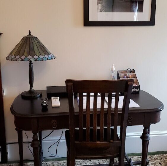 اتاق لوکس سه تخته, Davis Square Inn