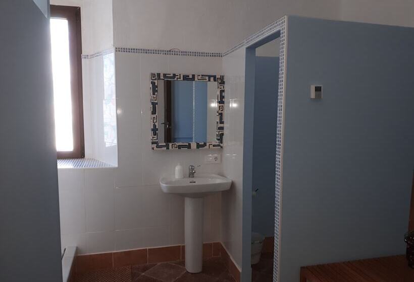 Bed in Shared Room with Shared Bathroom, Finca La Carnicera