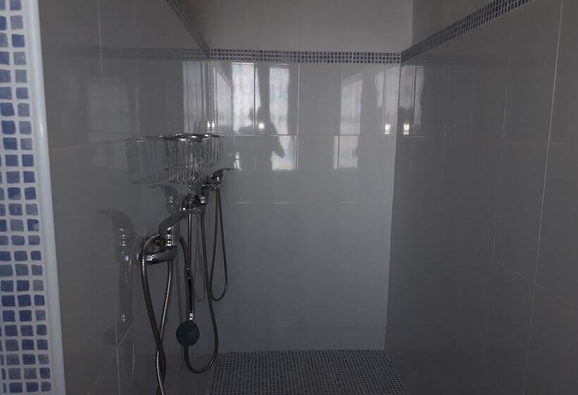 Bed in Shared Room with Shared Bathroom, Finca La Carnicera