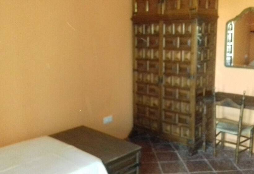 Bed in Shared Room with Shared Bathroom, Finca La Carnicera