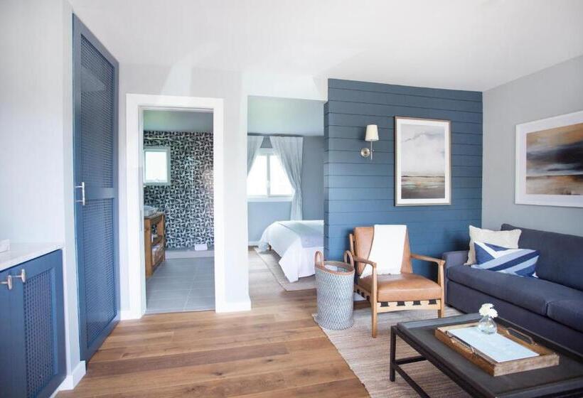 سوییت جونیور, Journey East Hampton