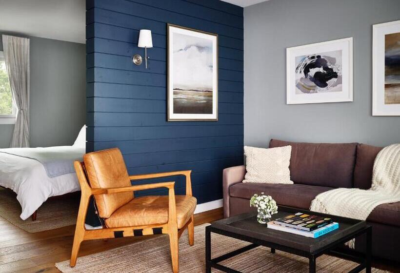 سوییت جونیور, Journey East Hampton