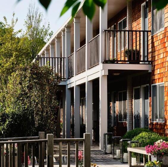 اتاق سوپریور برای معلولان, Journey East Hampton