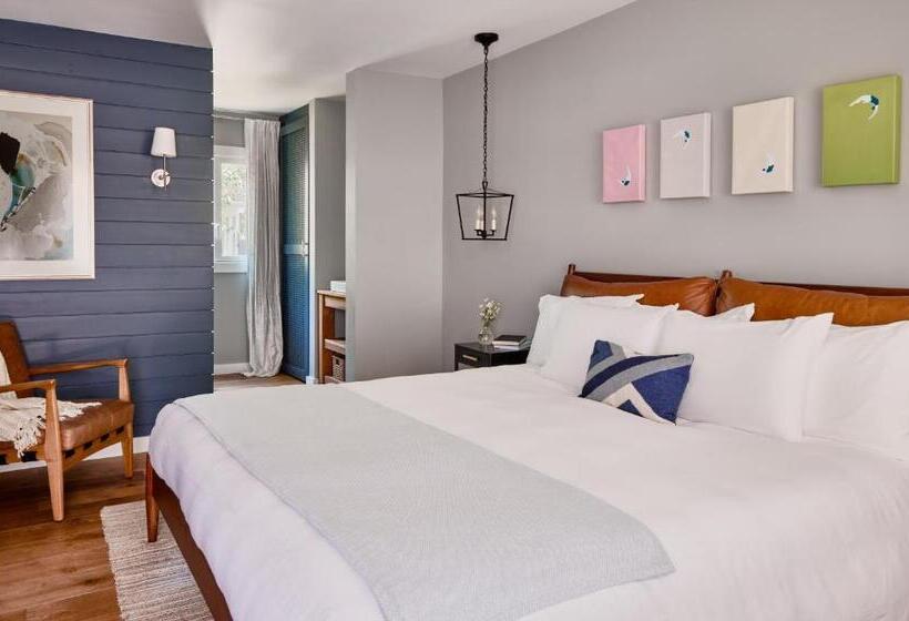 اتاق سوپریور برای معلولان, Journey East Hampton