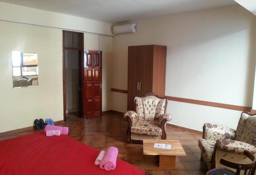 اتاق استاندارد سه نفره, Kurtabeg