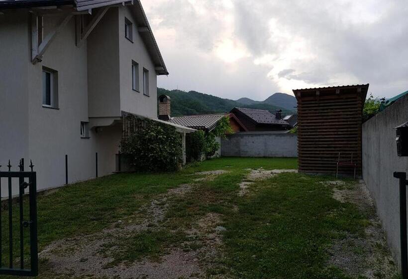 خانه 3 خوابه, Lakeview Rest Home