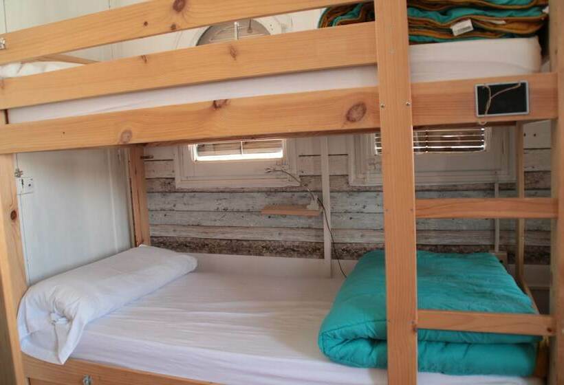 Bed in Shared Room, Can Cocollona