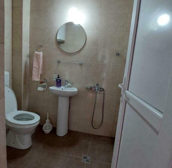 اتاق استاندارد چهار تخته, Airport Home Radinovic