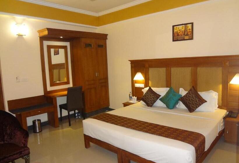 اتاق لوکس, Seasons Thekkady