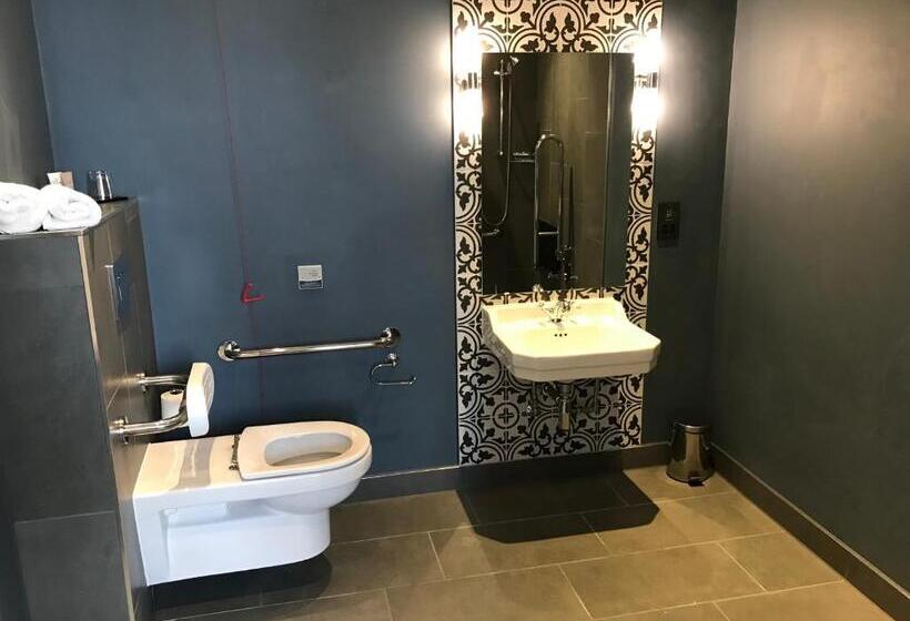 اتاق استاندارد برای معلولان, St Martins Lodge