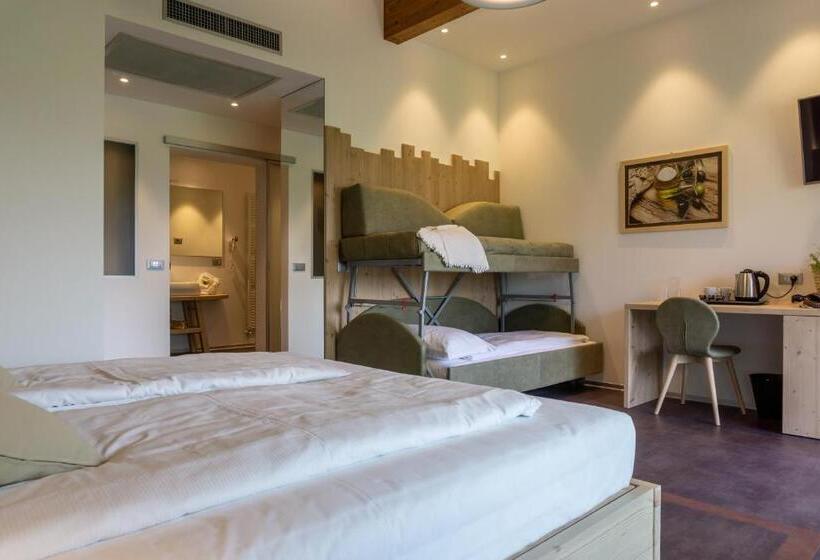 اتاق لوکس با بالکن, O_live Agriresort