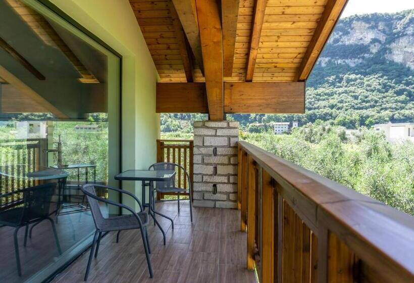 اتاق لوکس با بالکن, O_live Agriresort