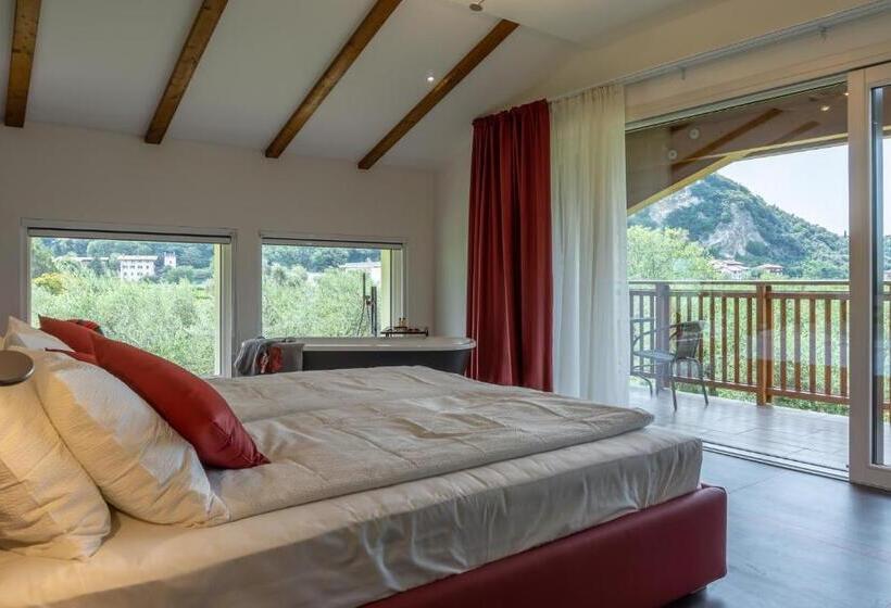 اتاق لوکس با بالکن, O_live Agriresort