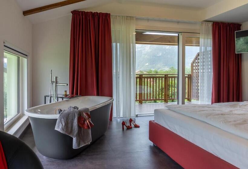 اتاق لوکس با بالکن, O_live Agriresort
