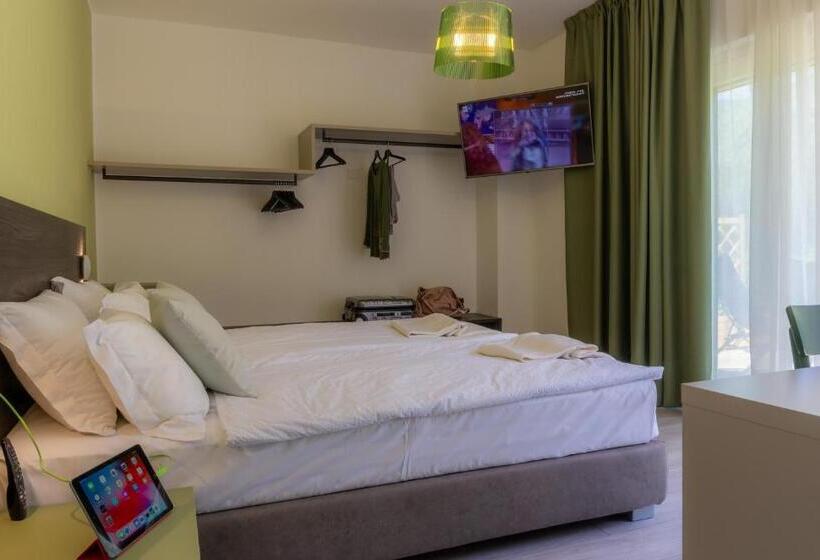 سوییت با چشمانداز باغ, O_live Agriresort