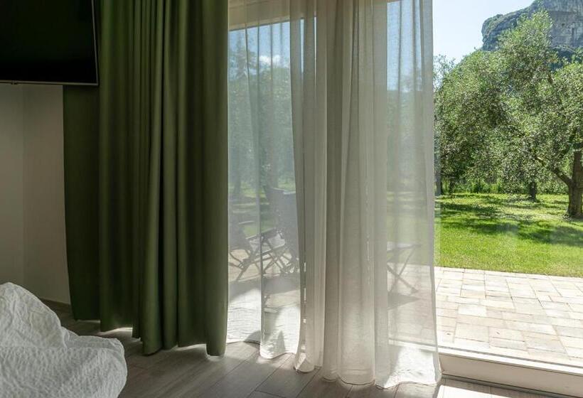 سوییت با چشمانداز باغ, O_live Agriresort