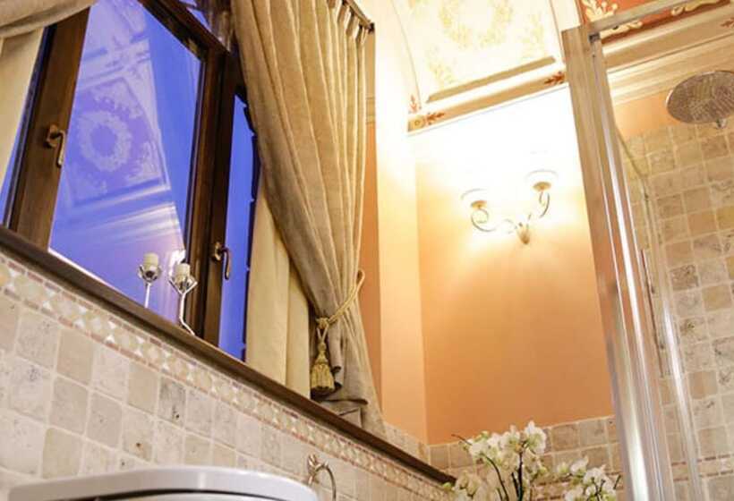 اتاق لوکس چهار تخته, Villa Floridiana