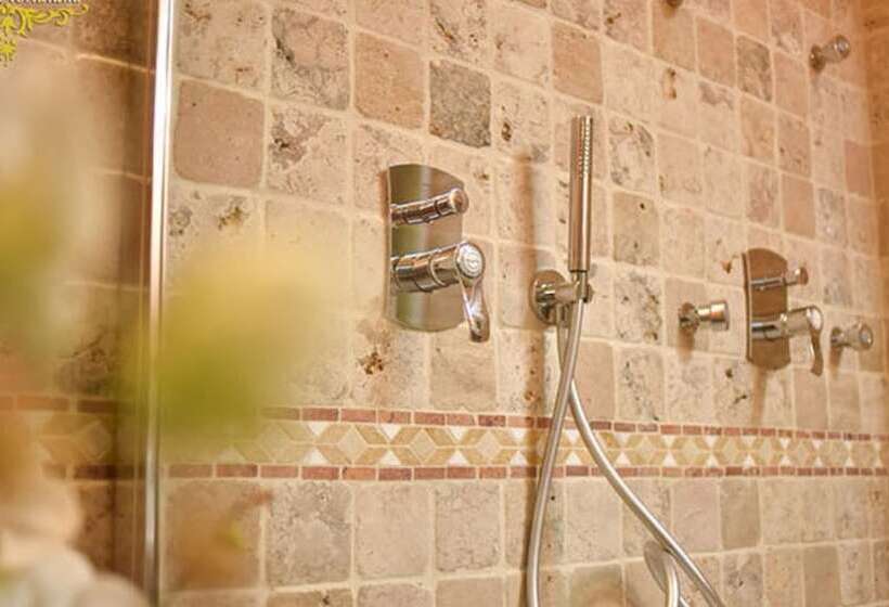 اتاق لوکس چهار تخته, Villa Floridiana
