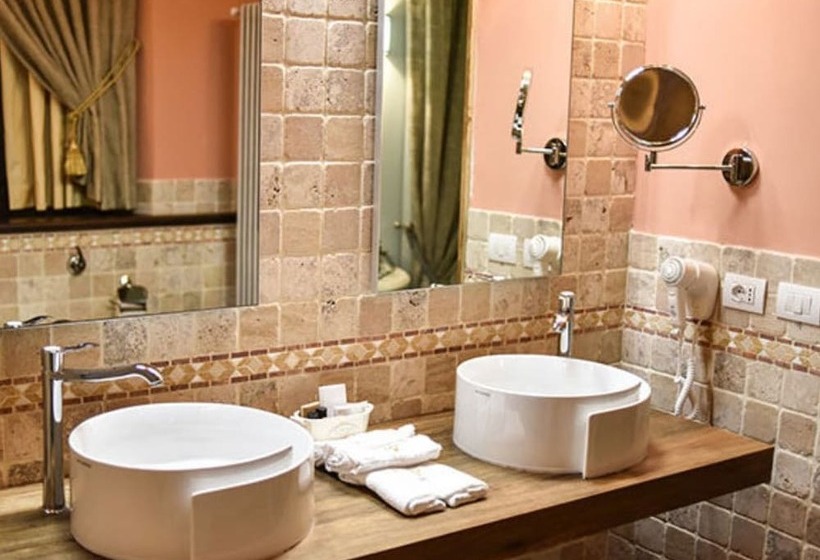 اتاق لوکس چهار تخته, Villa Floridiana