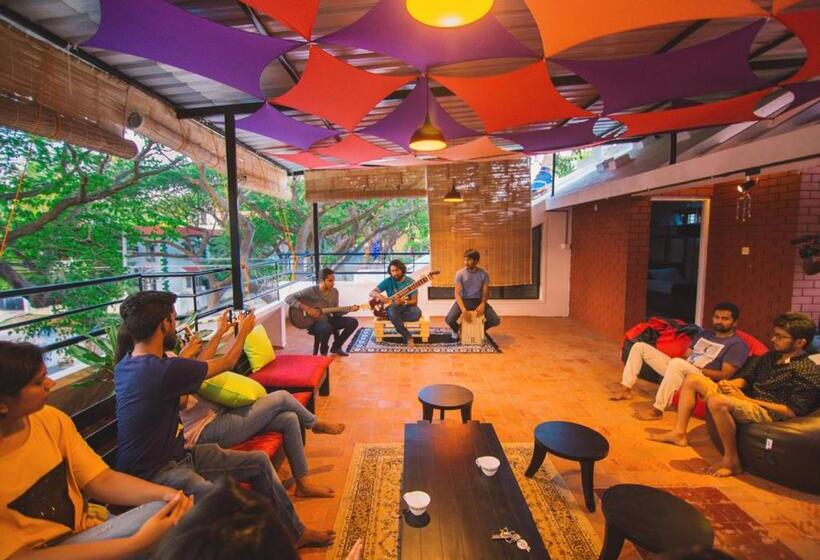 اتاق لوکس, Zostel Mysore