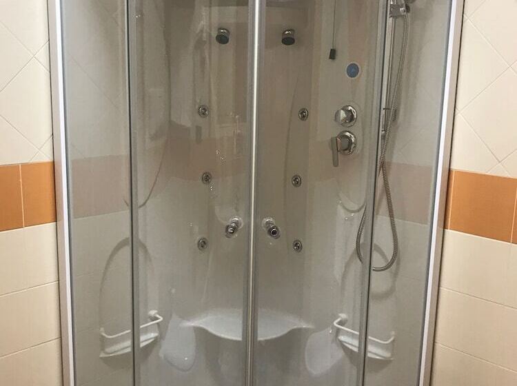 اتاق استاندارد چهار تخته, Domus Grand